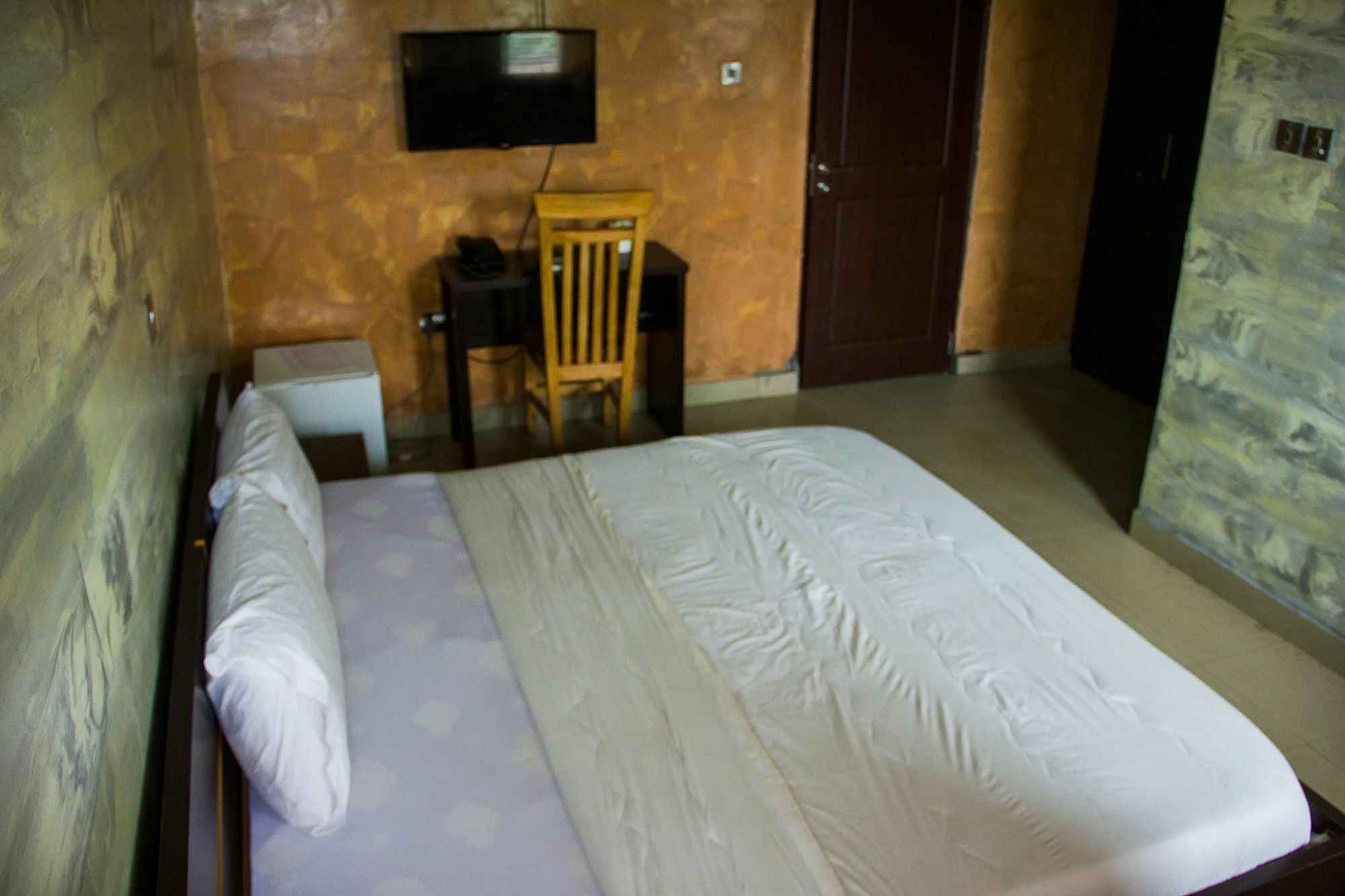 Glasshouse Hotel And Suites Лагос Экстерьер фото